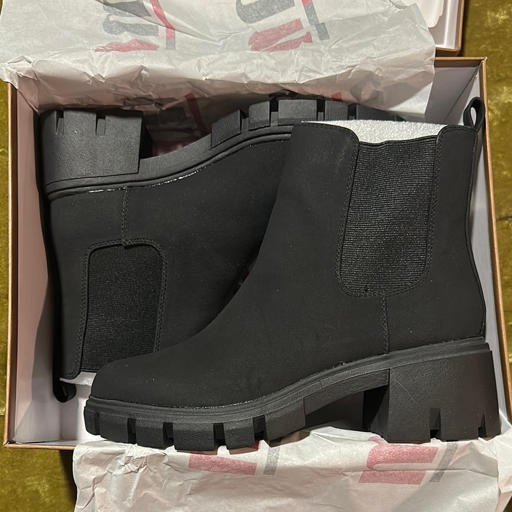 Black Chunky Chelsea Ankle Boots - Picture 1 of 6